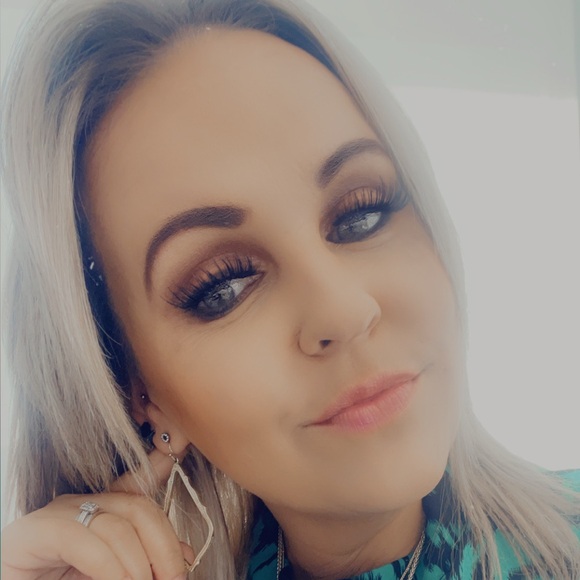 Meet your Posher, Jennifer - Picture 5 of 5